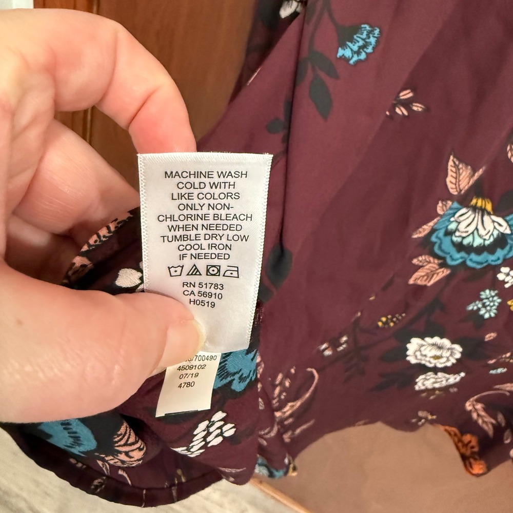 Maurices Floral Blouse Size 2 - 2XL Long Sleeve Criss Cross Neckline Burgundy - Picture 7 of 9